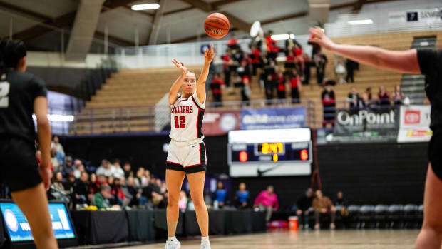 Clackamas Jesuit 6A Oregon girls basketball quarterfinal 2024 Naji Saker-11